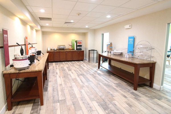 Café da manhã com buffet grátis todos os dias