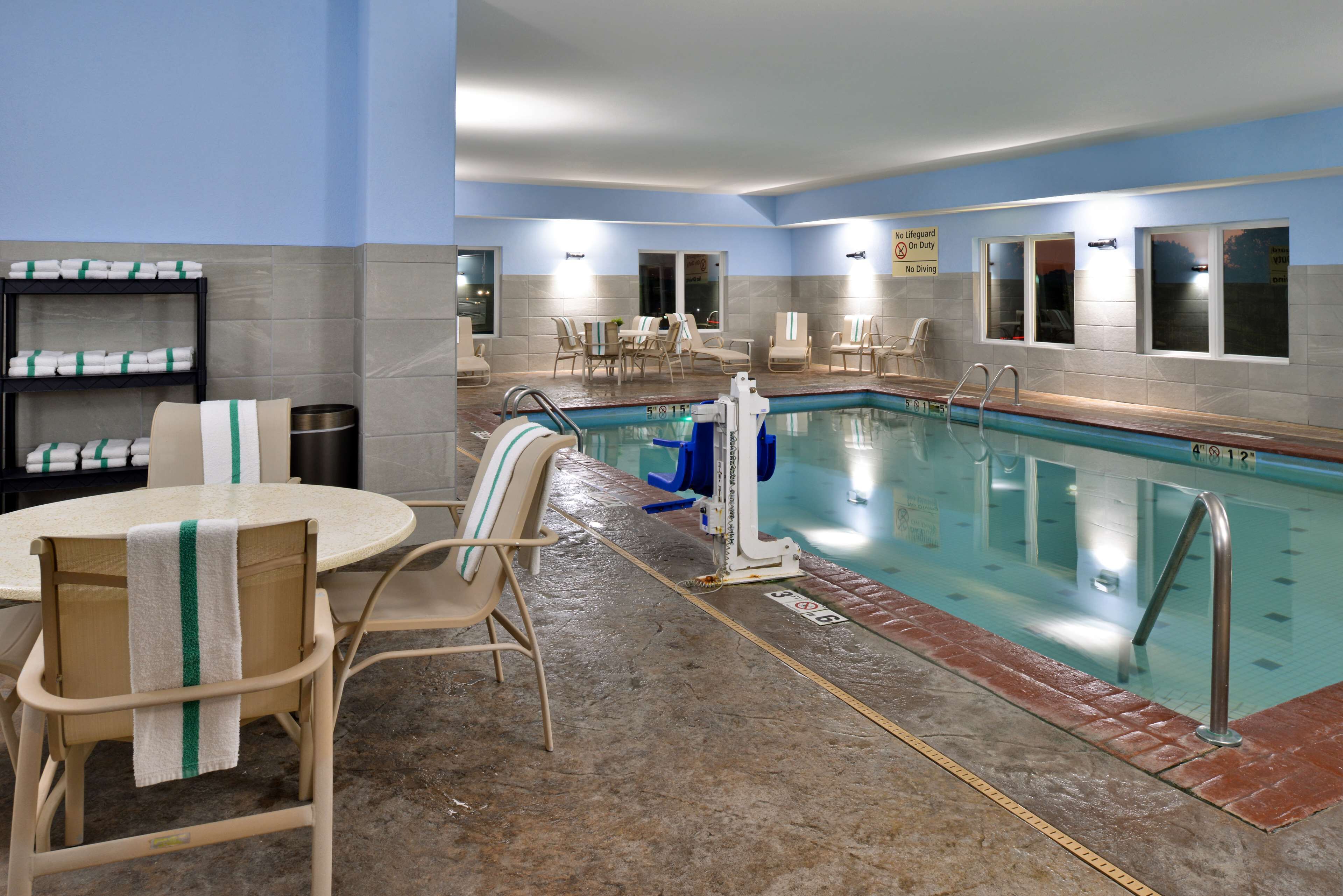 indoor pool, pool loungers
