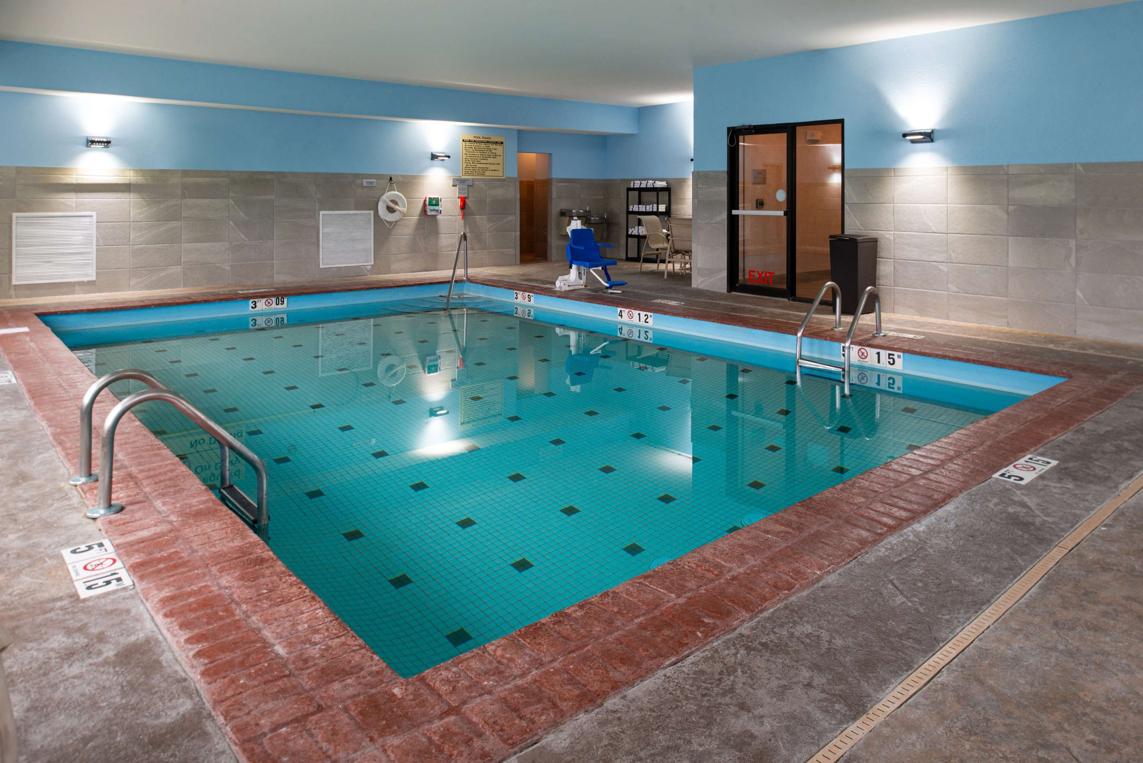 indoor pool, pool loungers