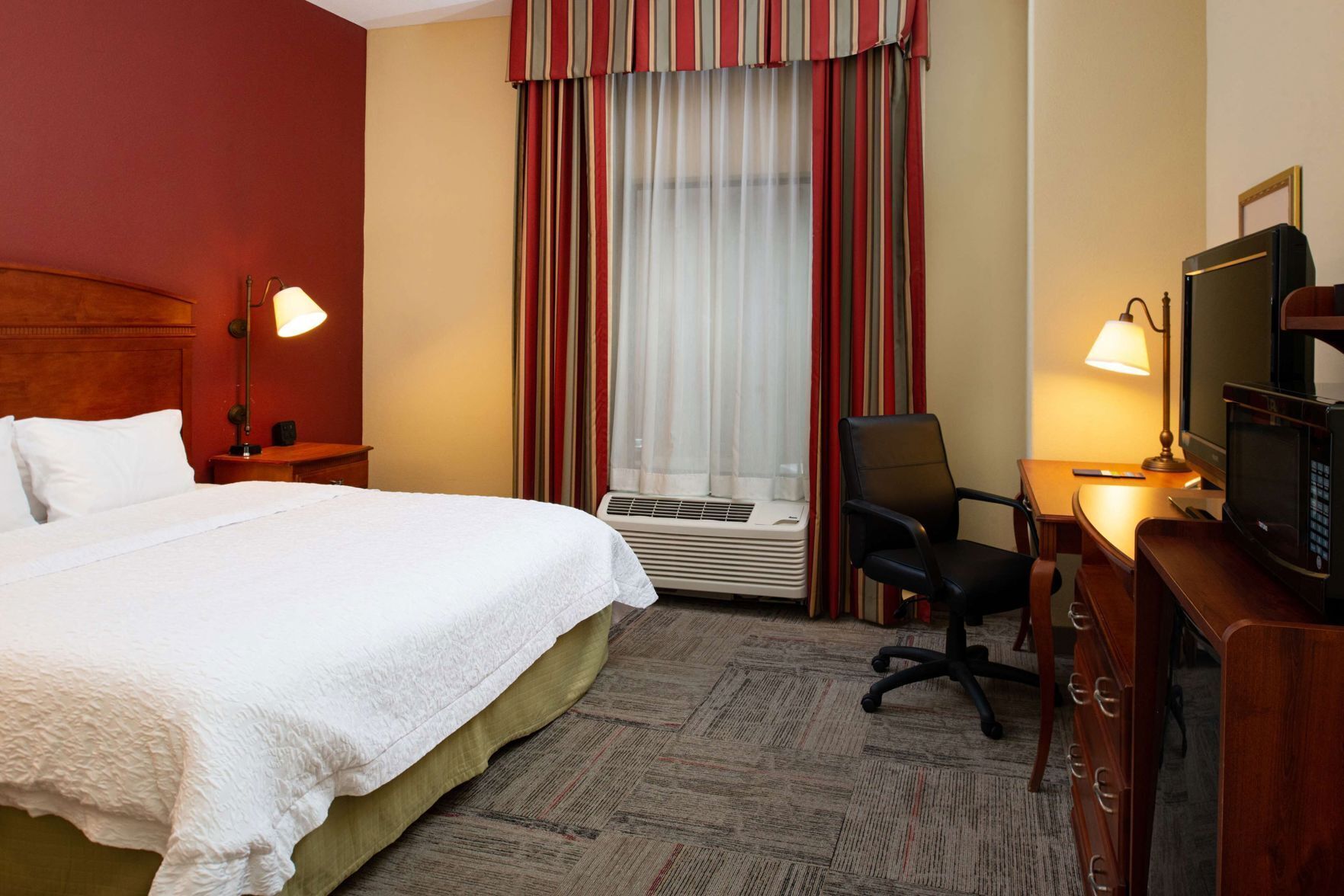Premium bedding, in-room safe, iron/ironing board, free cots/infant beds