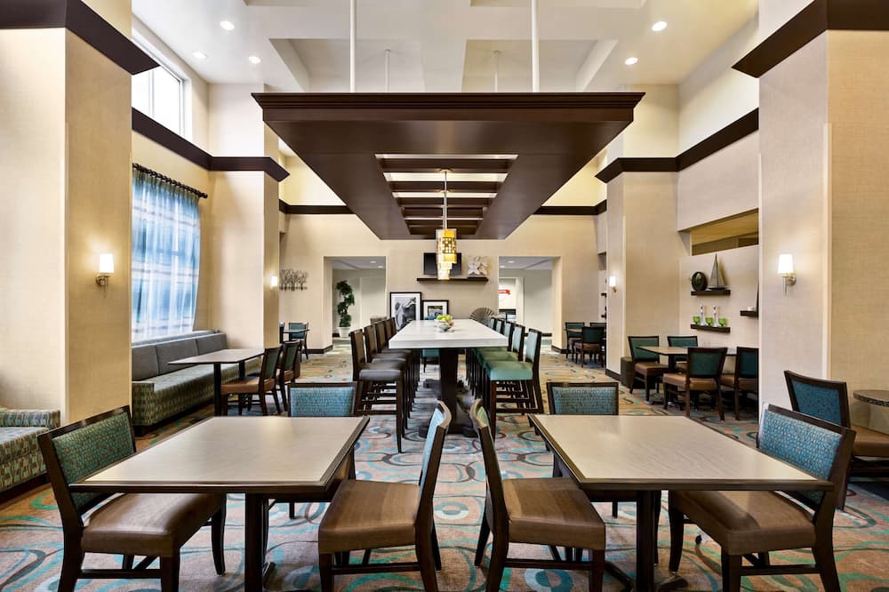 Hampton Inn & Suites Atlanta Airport West/Camp Creek Pkwy