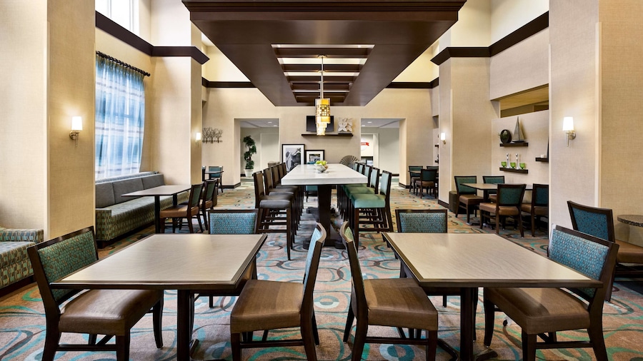 Hampton Inn & Suites Atlanta Airport West/Camp Creek Pkwy