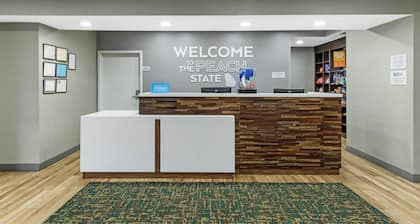 Hampton Inn & Suites Atlanta Airport West/Camp Creek Pkwy