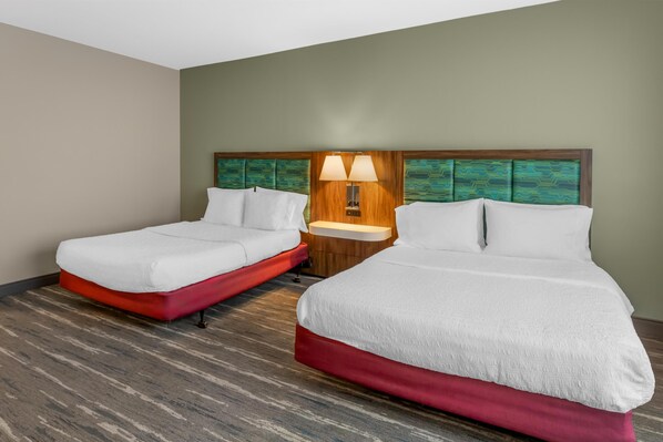 2 Double Beds, Accessible, Non Smoking | Desk, laptop workspace, iron/ironing board, free cots/infant beds - Hampton Inn & Suites Atlanta Airport West/Camp Creek Pkwy (Atlanta)