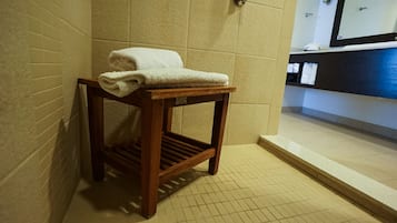 Executive Suite, 1 King Bed, Non Smoking | Bathroom | Shower, rainfall showerhead, designer toiletries, hair dryer