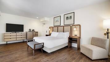 Habitación, 1 cama King size, balcón, vista a la ciudad | Ropa de cama de alta calidad y caja de seguridad en la habitación