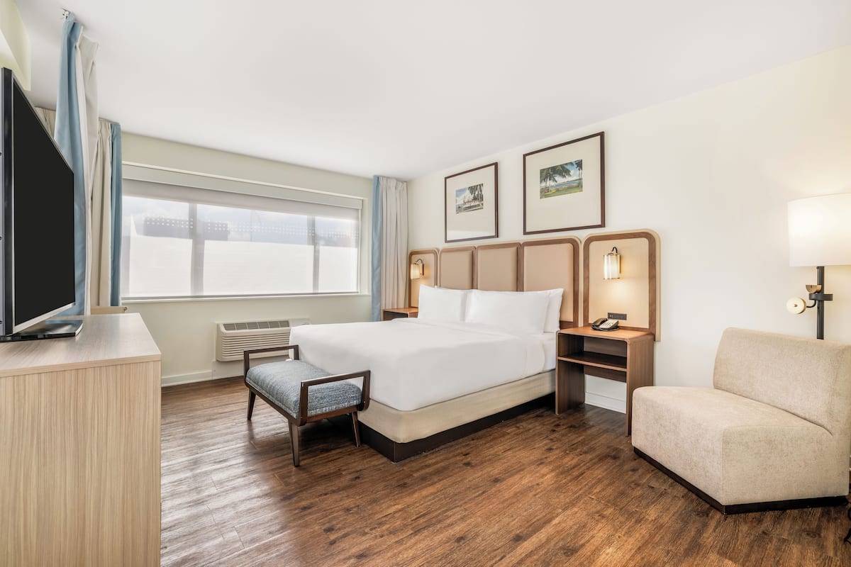 Room, 1 King Bed, Corner