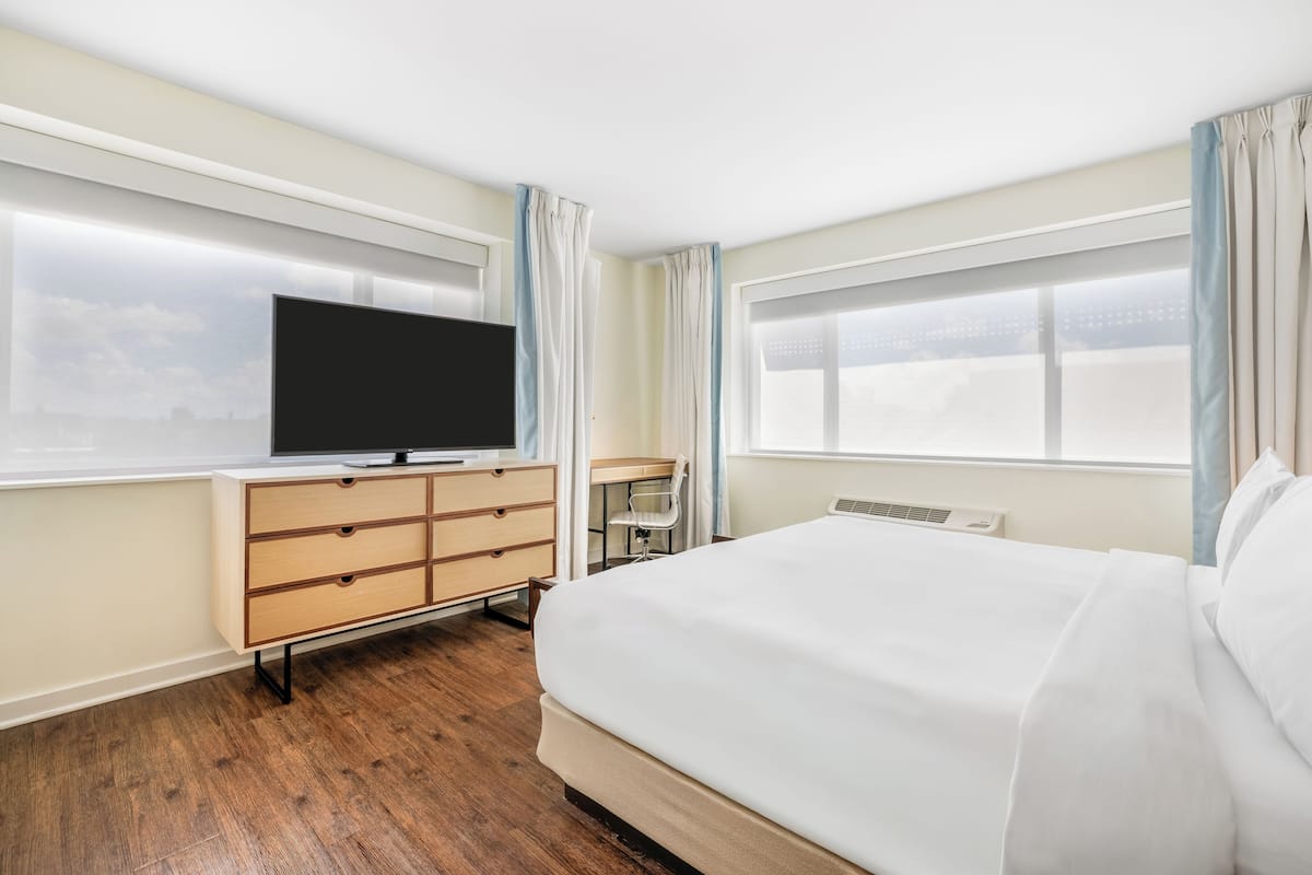 Premium bedding, in-room safe, individually furnished, desk