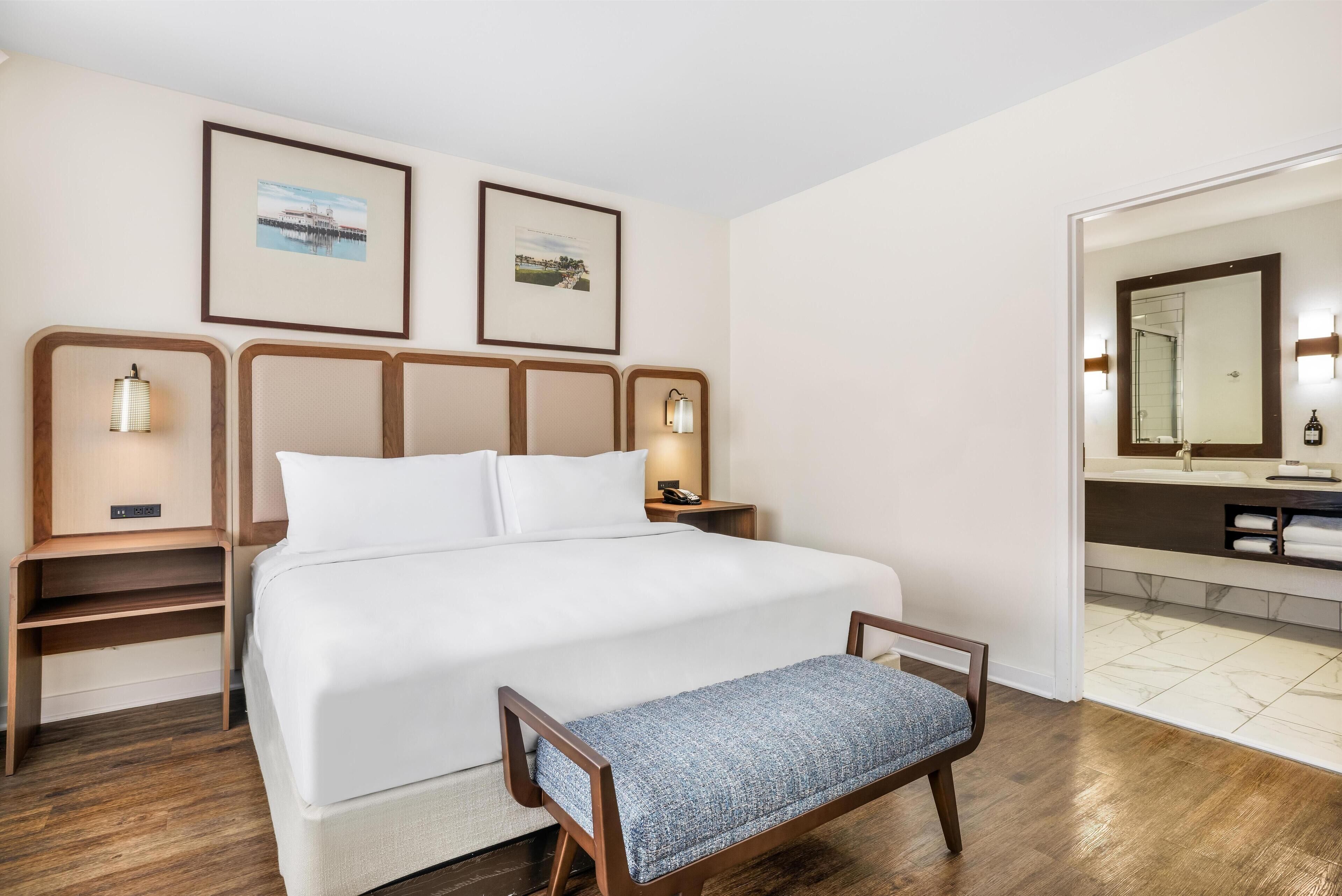 Junior Suite, 1 King Bed, Accessible (Roll-In Shower) | Premium bedding, in-room safe, desk, blackout drapes