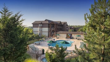 Indoor pool, seasonal outdoor pool, pool umbrellas, sun loungers