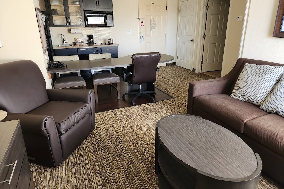 suite, 1 bedroom (1 queen bed) | pillow-top beds, in-room safe, desk, iron/ironing board