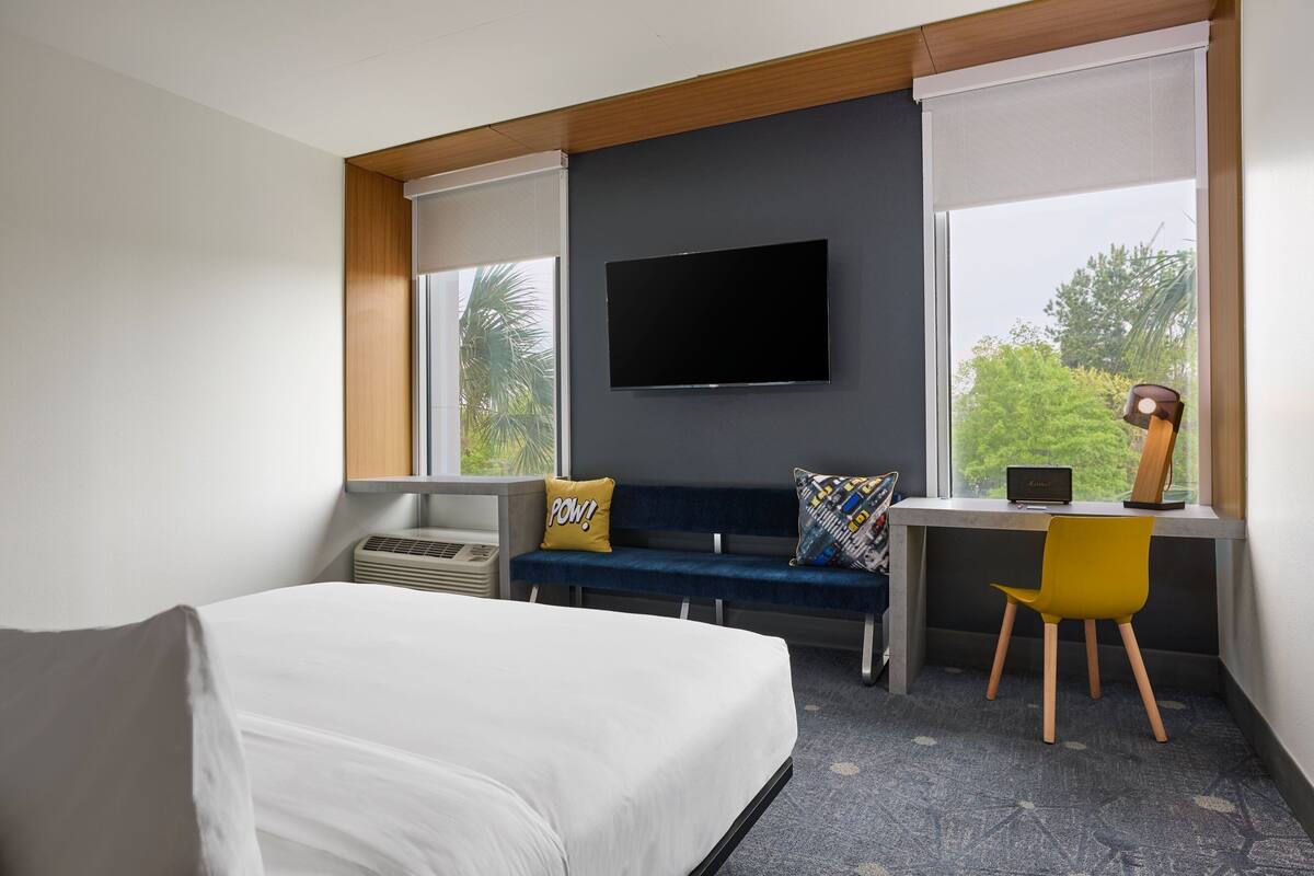 Premium bedding, down comforters, in-room safe, desk