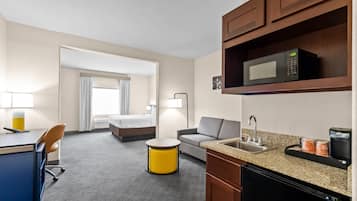 Ropa de cama de alta calidad, colchones con pillow-top y escritorio