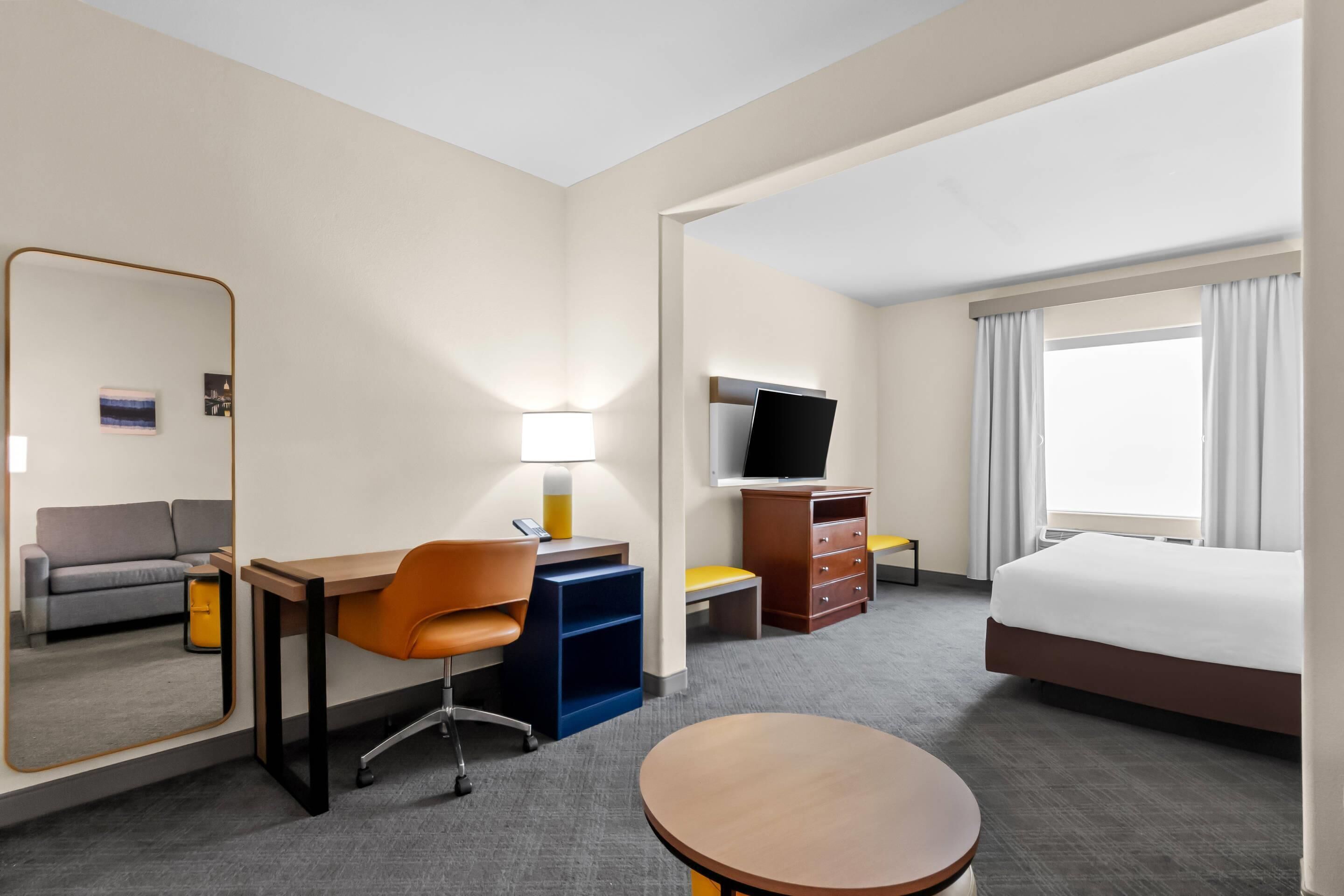 Suite, 1 King Bed with Sofa bed, Accessible, Non Smoking