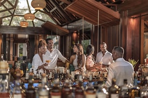 4 bars/lounges, 2 beach bars, poolside bar