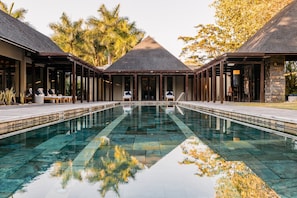 4 outdoor pools, pool umbrellas, sun loungers