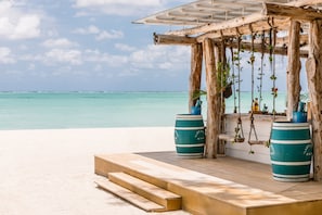 7 restaurants; breakfast, lunch and dinner served  - Four Seasons Mauritius at Anahita (Grand River South East)