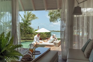 Hypo-allergenic bedding, down comforters, pillowtop beds, minibar