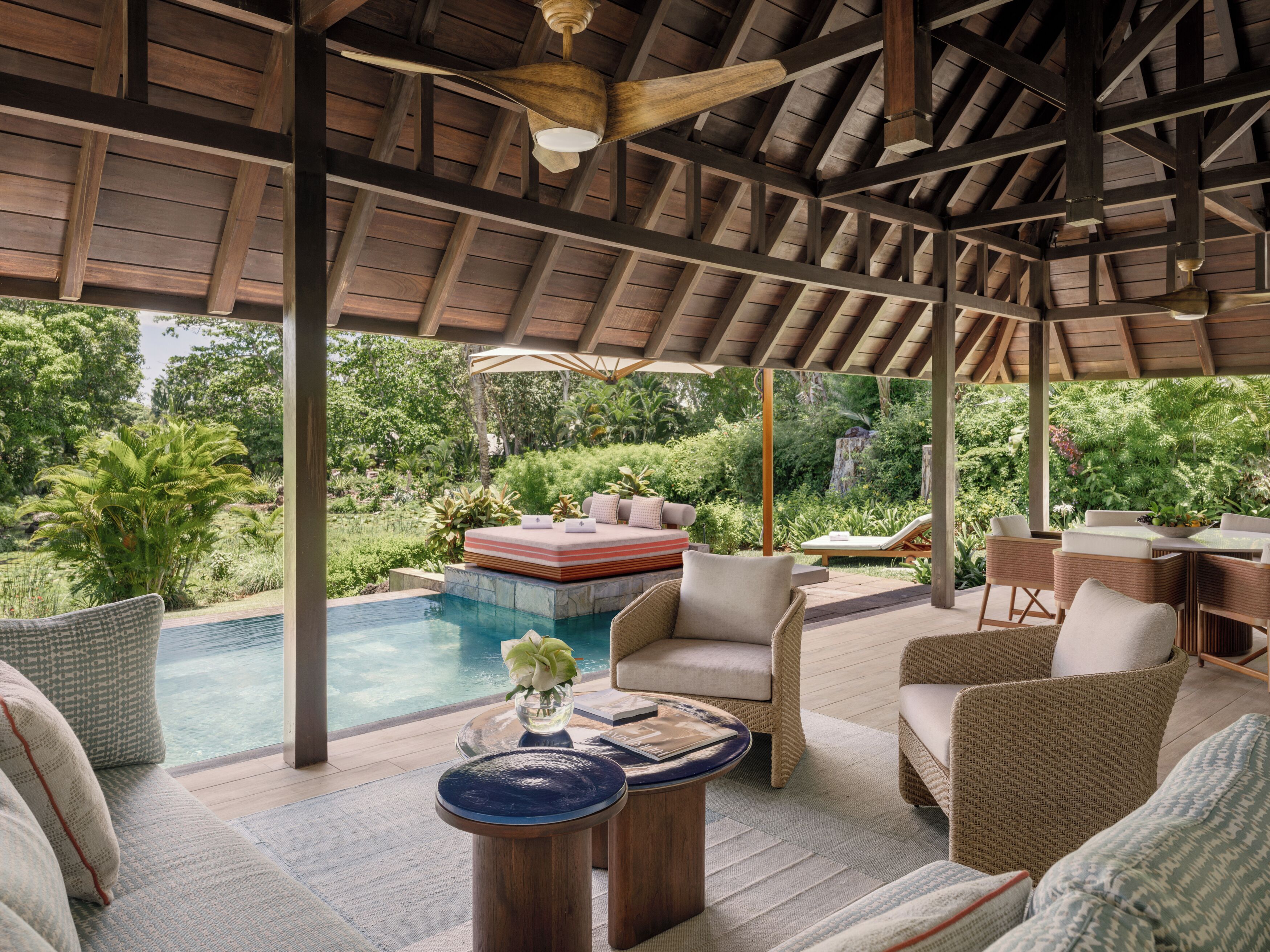 Two Bedroom Garden Pool Villa | Roupas de cama antialérgicas, edredons de pluma