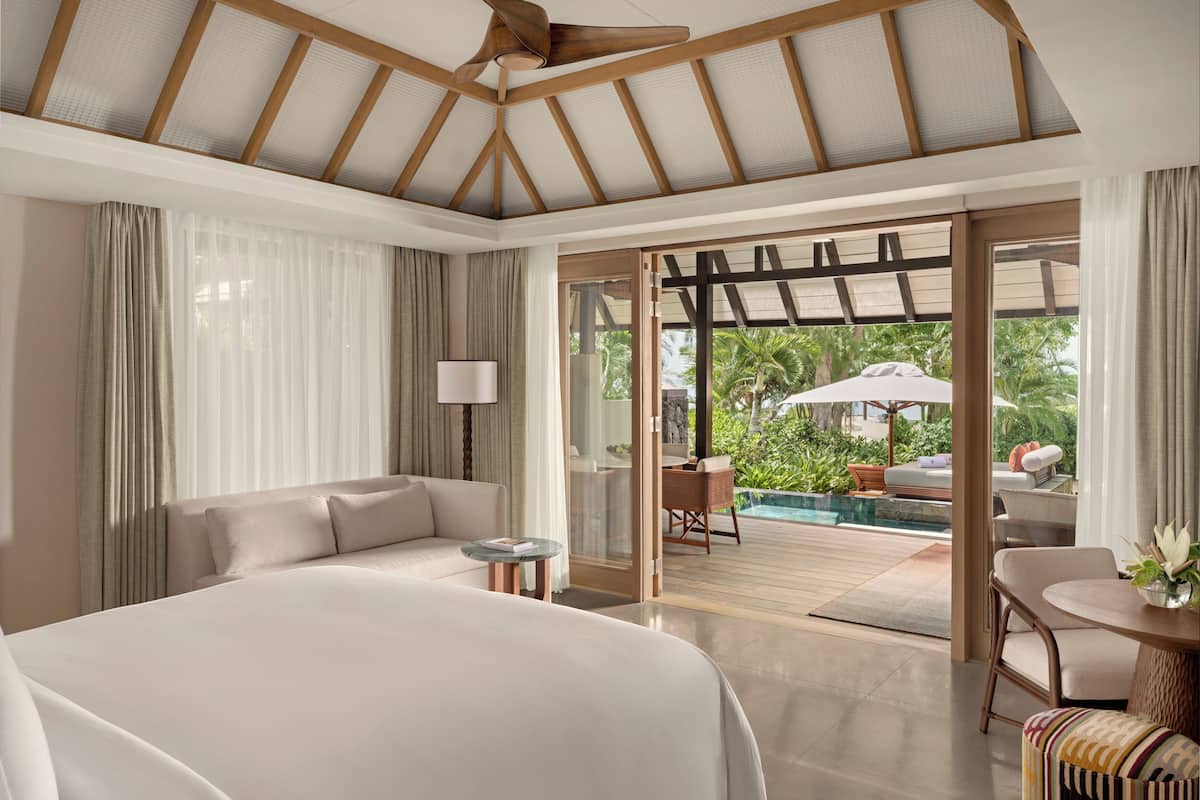 Hypo-allergenic bedding, down duvets, pillow-top beds, minibar