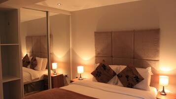 Deluxe Apartment, 2 Bedrooms | Iron/ironing board, cribs/infant beds, free WiFi