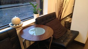 Lobby sitting area - So Quartier Hotel (London)