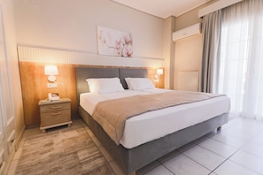 Corner Superior Double Room | Select Comfort beds, in-room safe, desk, soundproofing - Hotel Strass (Katerini)