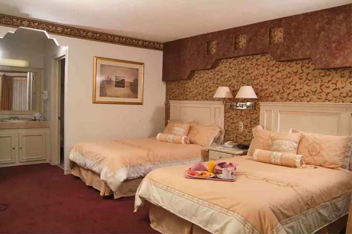 Cortinas blackout, tabla de planchar con plancha y wifi gratis