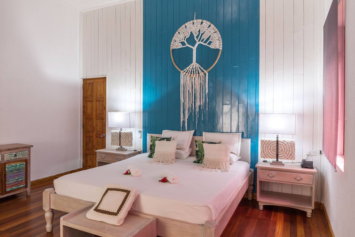Phòng Suite (Bois D'Amour) | Minibar, két bảo mật tại phòng, bàn, bàn ủi/dụng cụ ủi quần áo 
