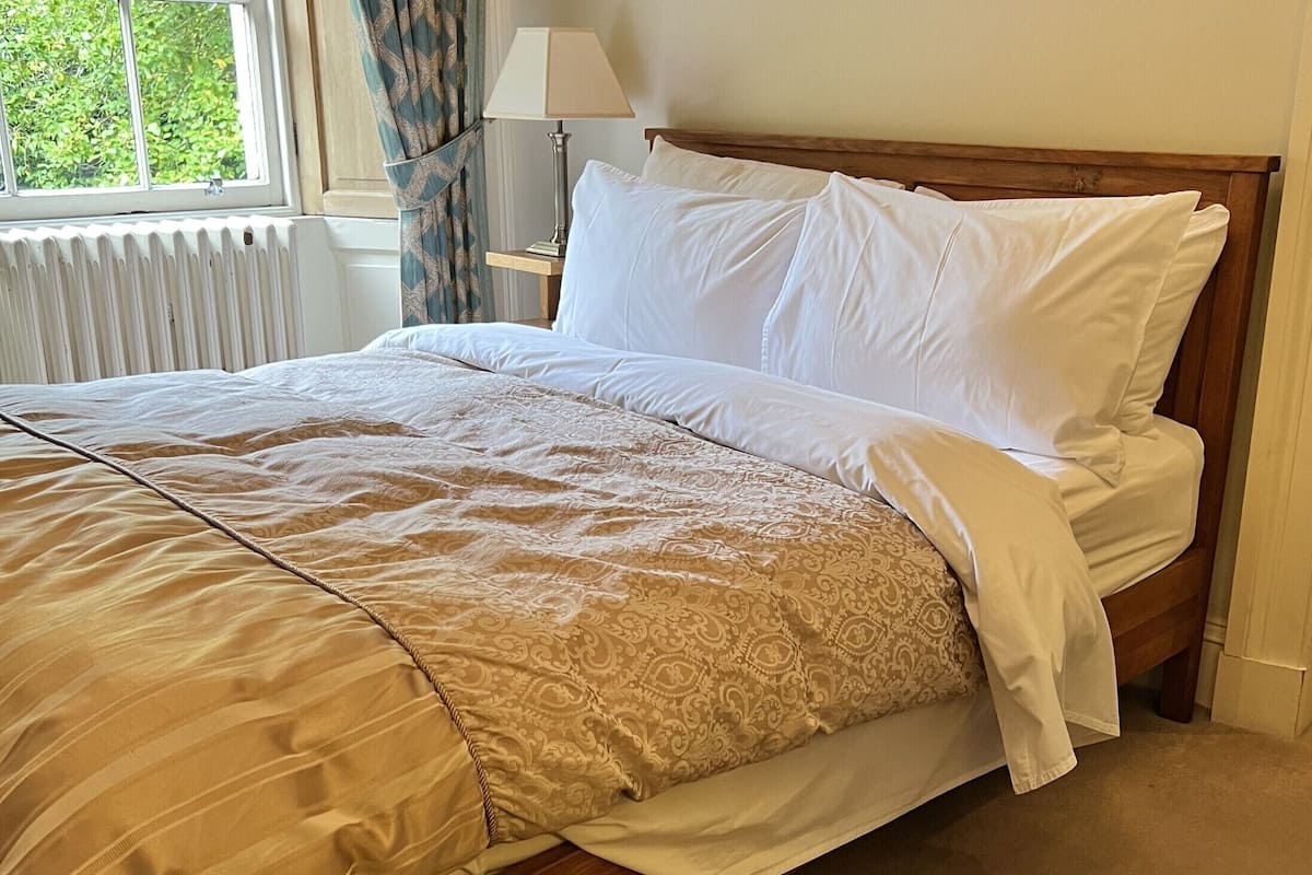 economy double room, ensuite | 1 bedroom, egyptian cotton sheets, premium bedding, pillow-top beds