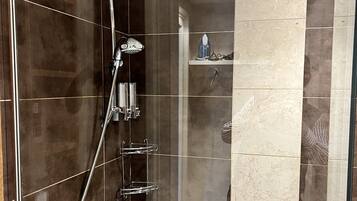 Economy Double Room, Ensuite | Bathroom