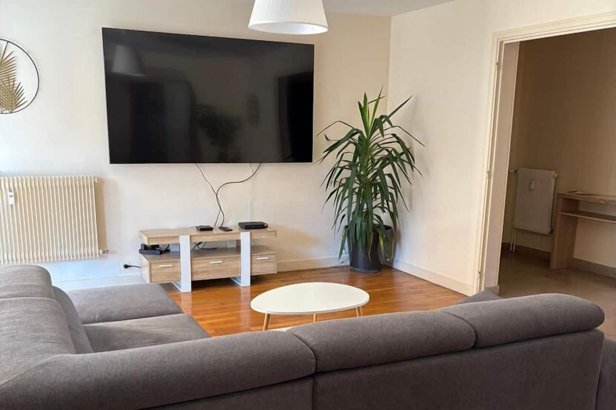 comfort apartment | living area | 32-inch tv with digital channels