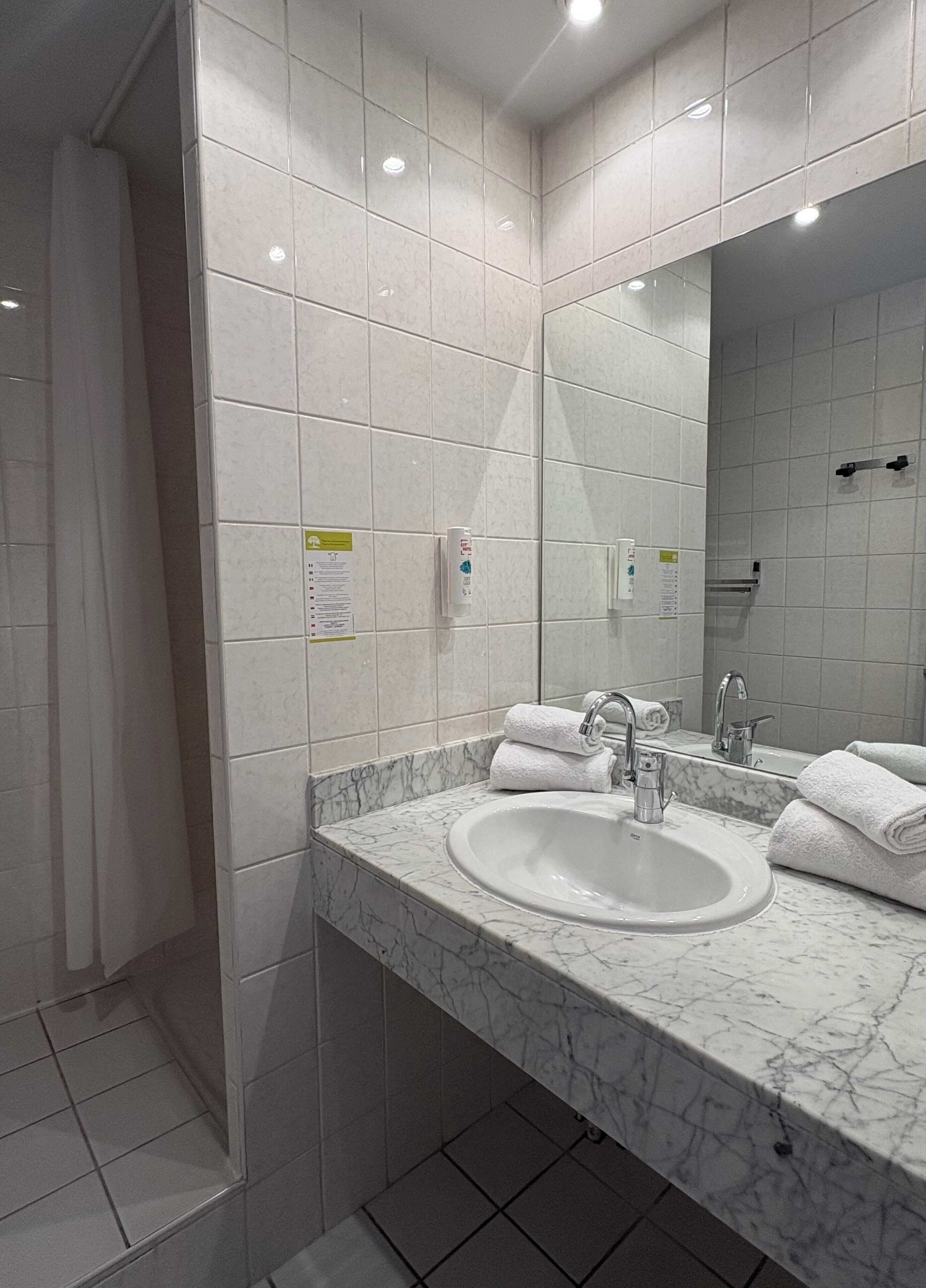 double room, 1 king bed, balcony | bathroom | combined shower/bathtub, free toiletries, hair dryer, towels