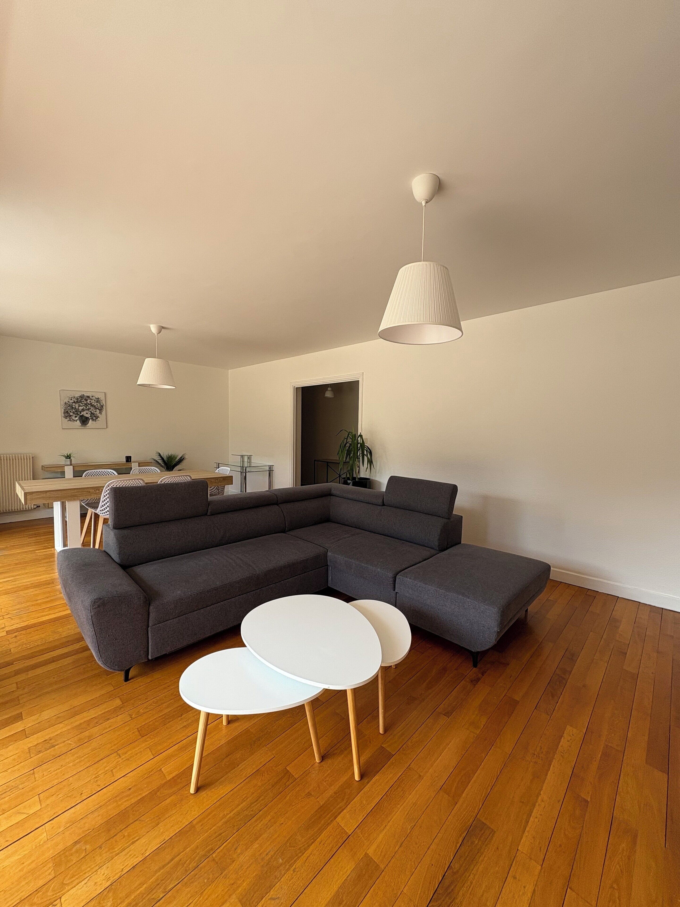 Apartamento Confort | Zona de estar | Televisión de 32 pulgadas con canales digitales