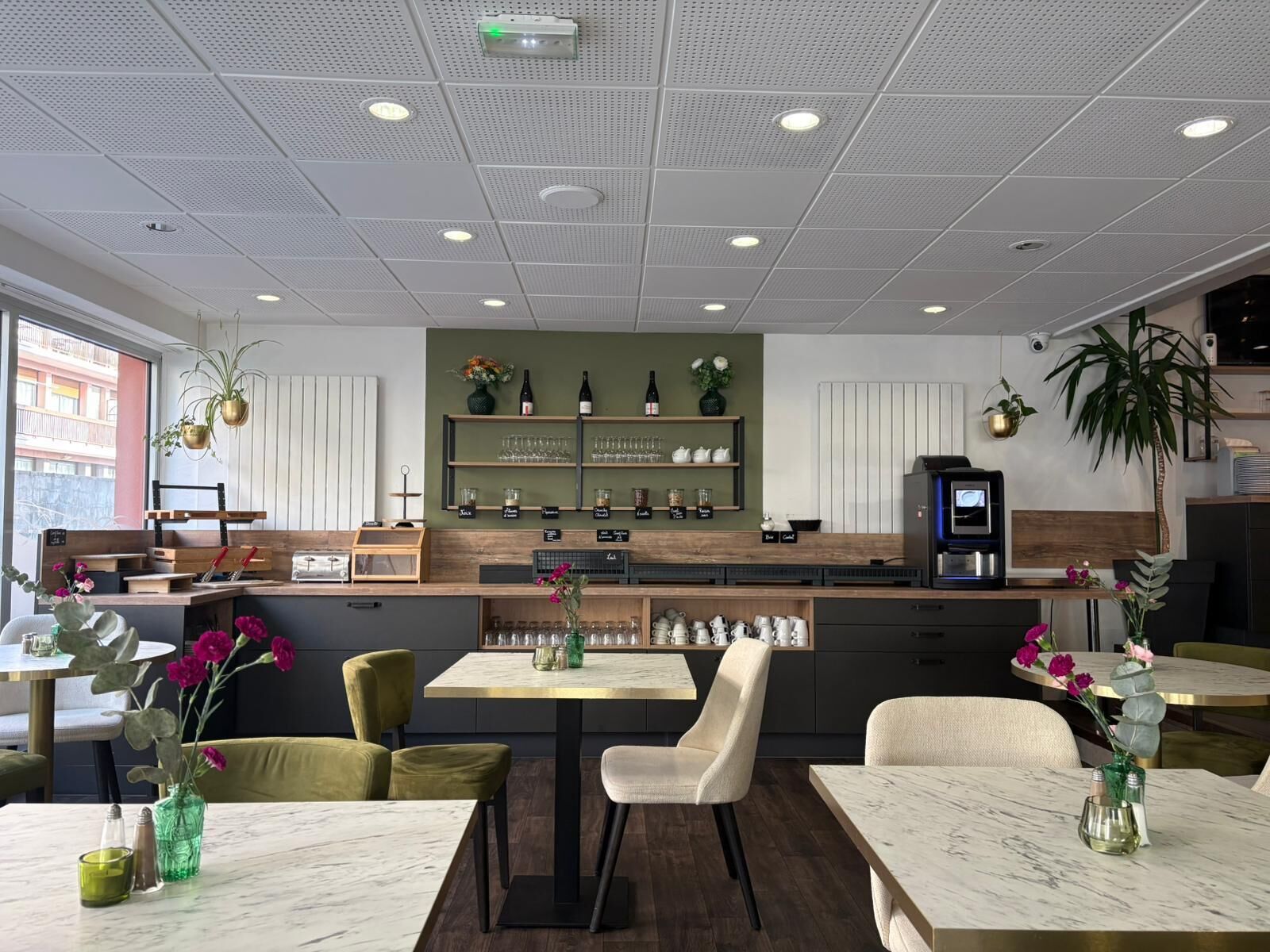 breakfast, lunch and dinner served