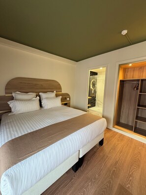 Superior Double Room, 1 King Bed, Balcony