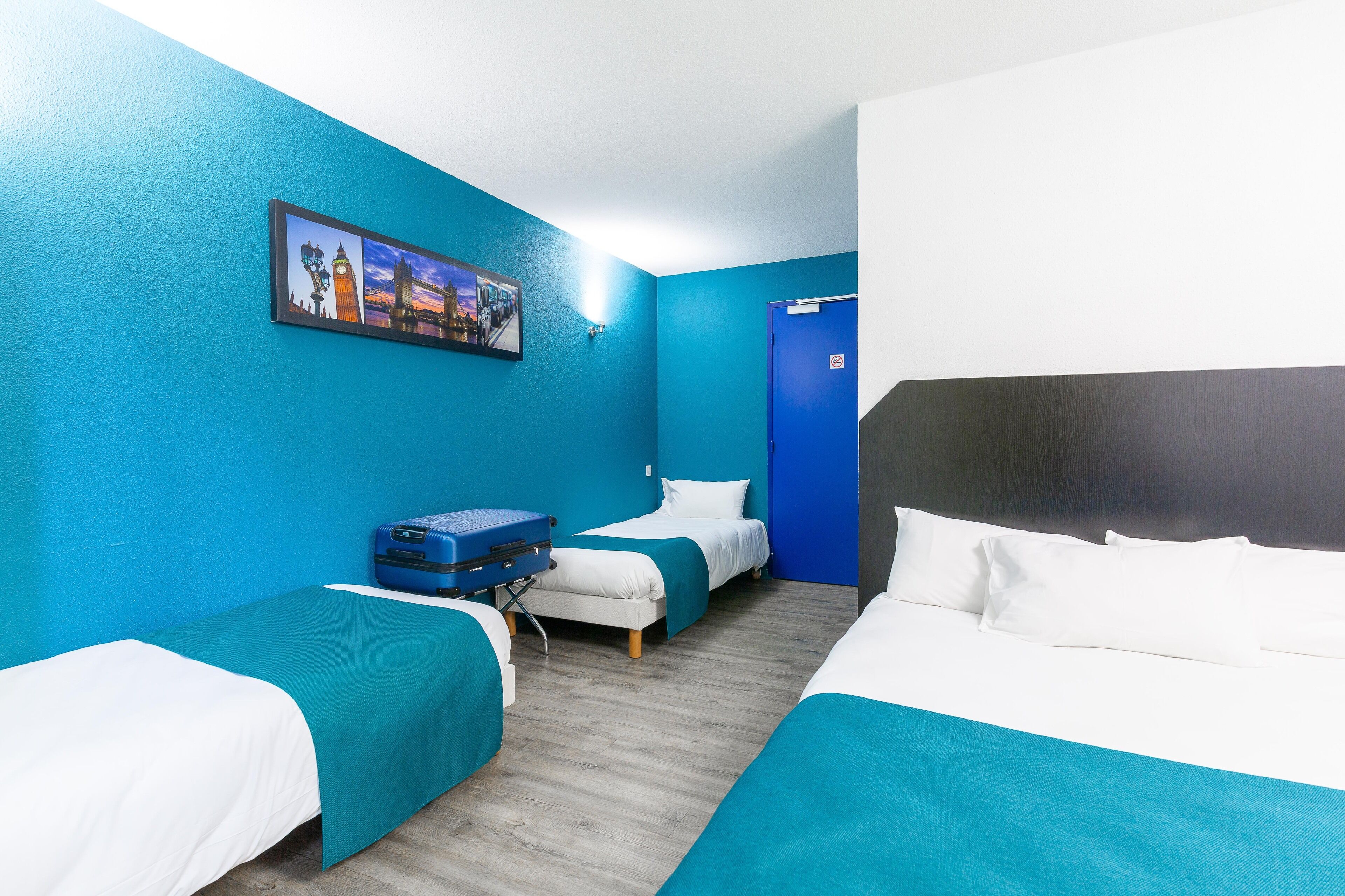 Quadruple Room without air conditioning and one bunk bed | Desk, free cribs/infant beds, free WiFi, bed sheets