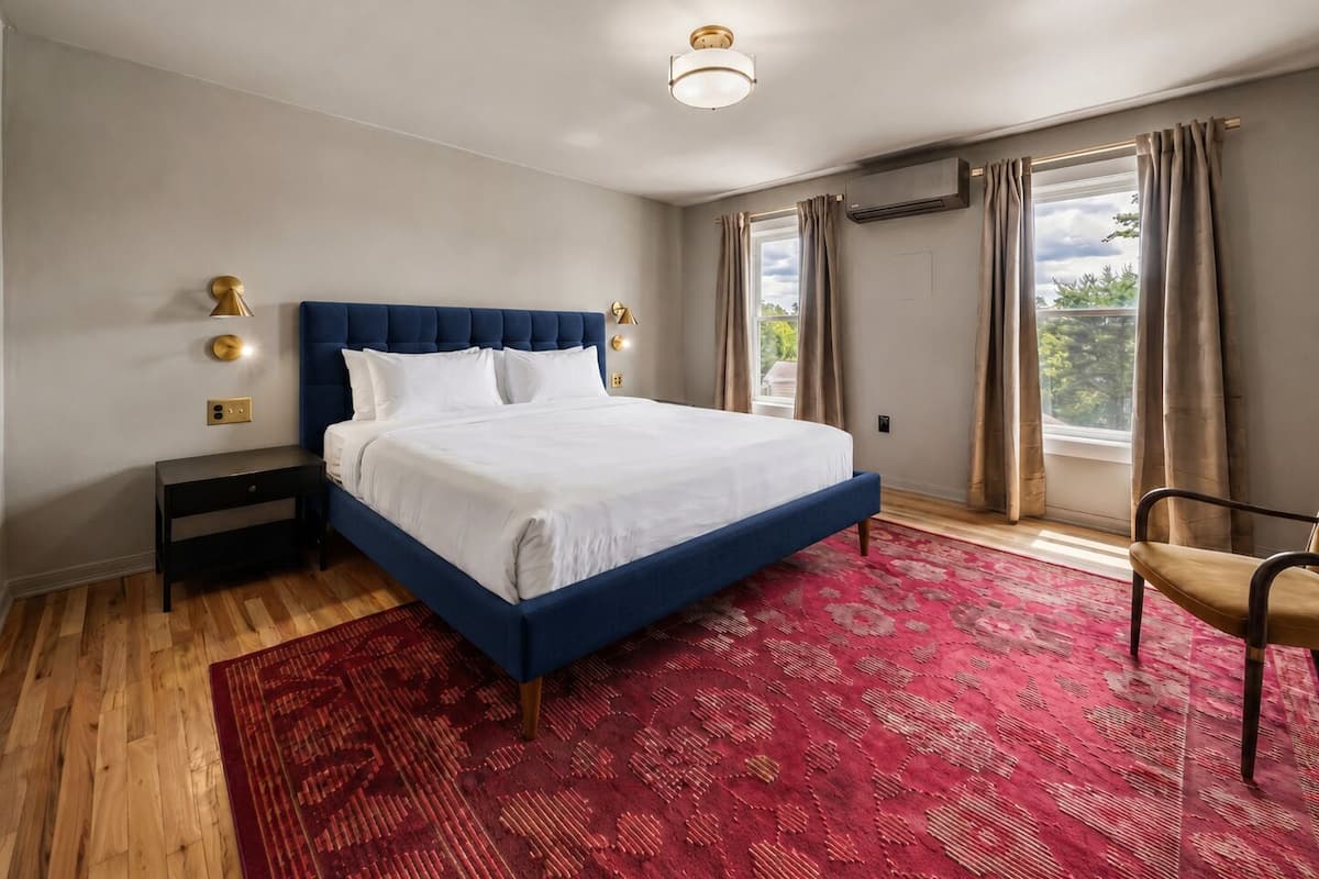 Room, 1 King Bed, Mountain View