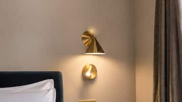King Suite w/ Soaktub | Egyptian cotton sheets, premium bedding, memory foam beds
