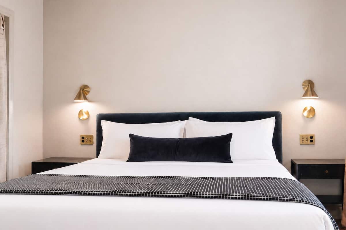 King Suite w/ Soaktub | Egyptian cotton sheets, premium bedding, memory-foam beds