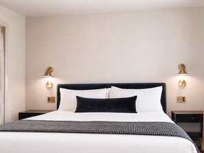 King Suite w/ Soaktub | 埃及棉床單、高級寢具、記憶床墊、遮光布/窗簾