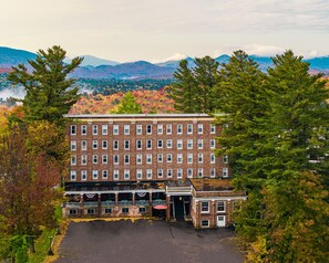 Front of property - The Pines Inn Lake Placid (Lake Placid)