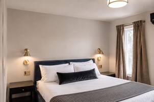 King w/ Mountain View | Egyptian cotton sheets, premium bedding, memory foam beds