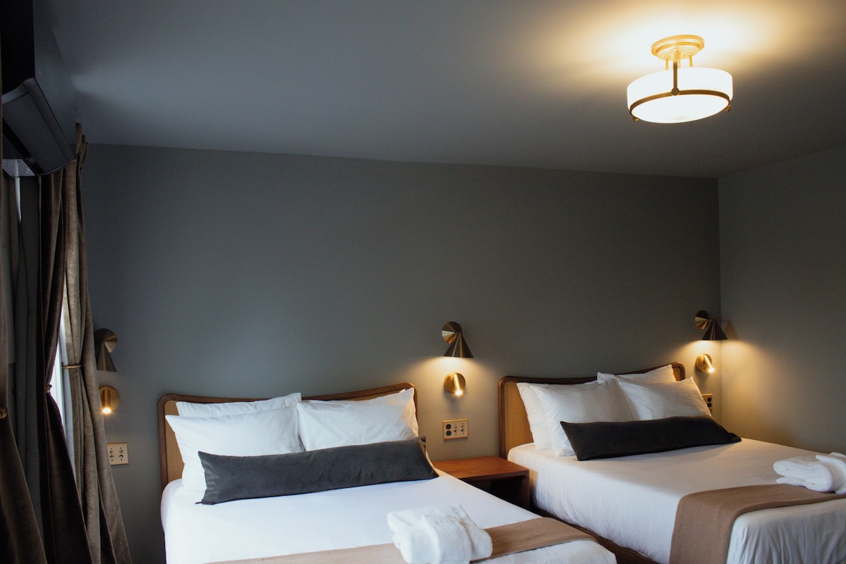 Room, 2 Double Beds, Mountain View