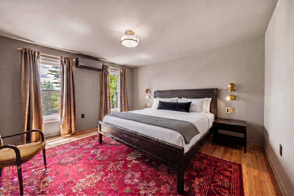 King Room | Egyptian cotton sheets, premium bedding, memory-foam beds