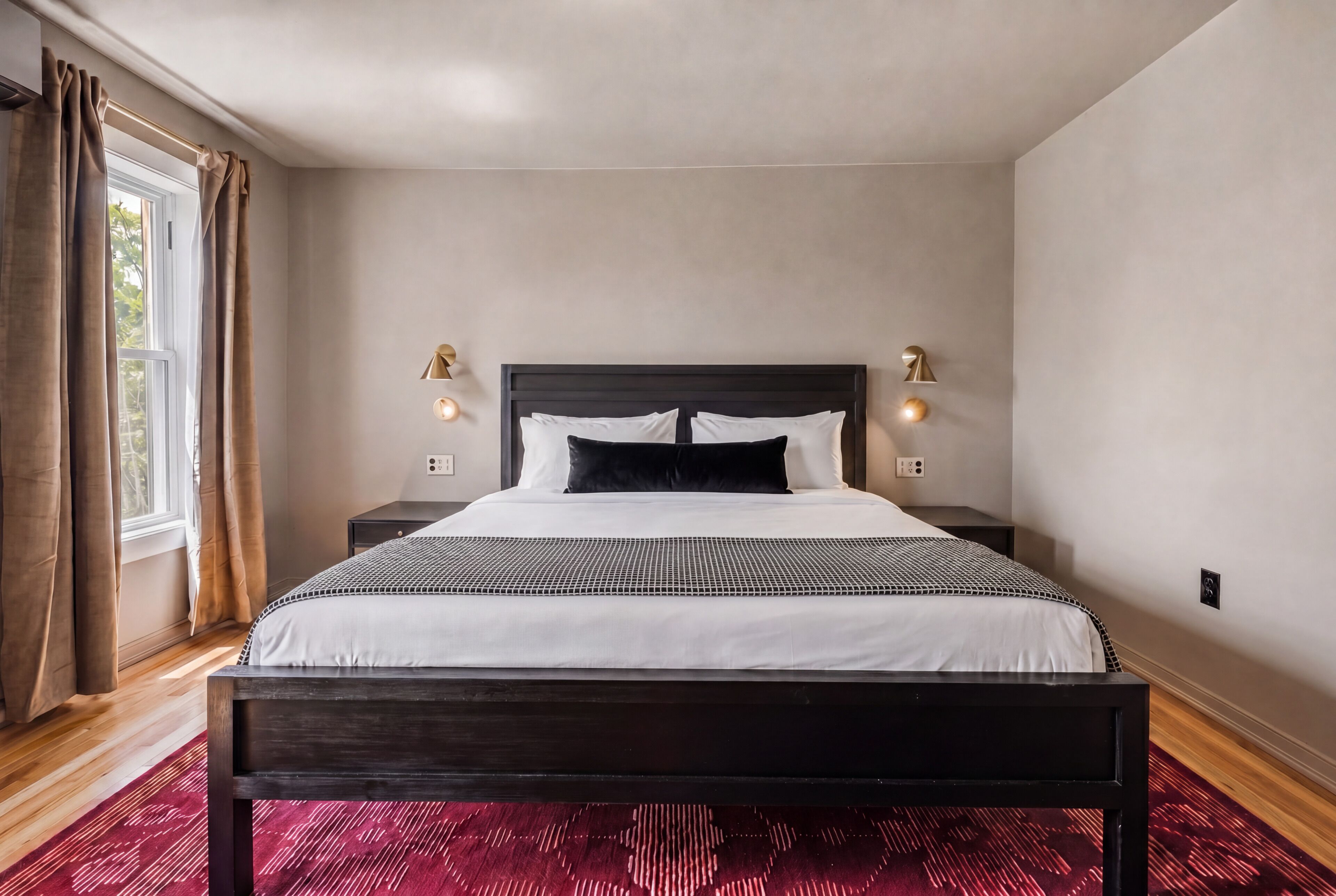  King Room | Egyptian cotton sheets, premium bedding, memory-foam beds