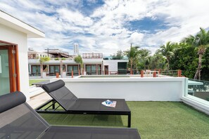 Beachfront Grand Pool Villa (1 Bed) | Terrace/patio - La Flora Resort Patong (Patong)
