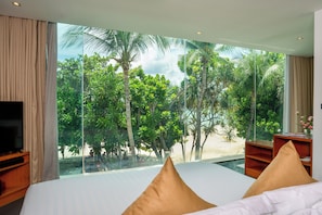 Suite, 1 Bedroom, Sea View (Free Daily Minibar) | Premium bedding, minibar, in-room safe, individually furnished