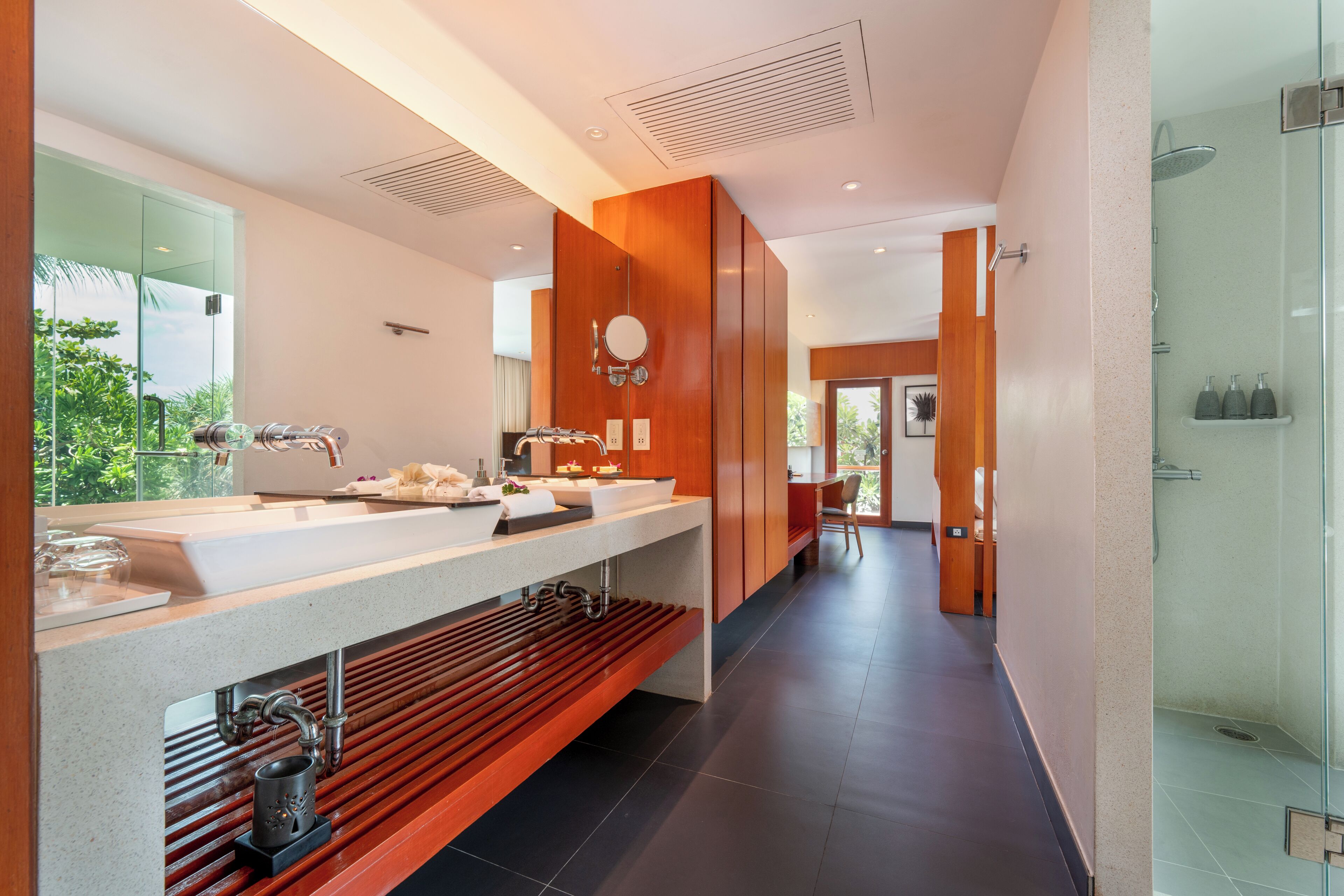 suite, 1 bedroom, sea view (free daily minibar) | bathroom | separate bathtub and shower, deep-soaking bathtub, free toiletries