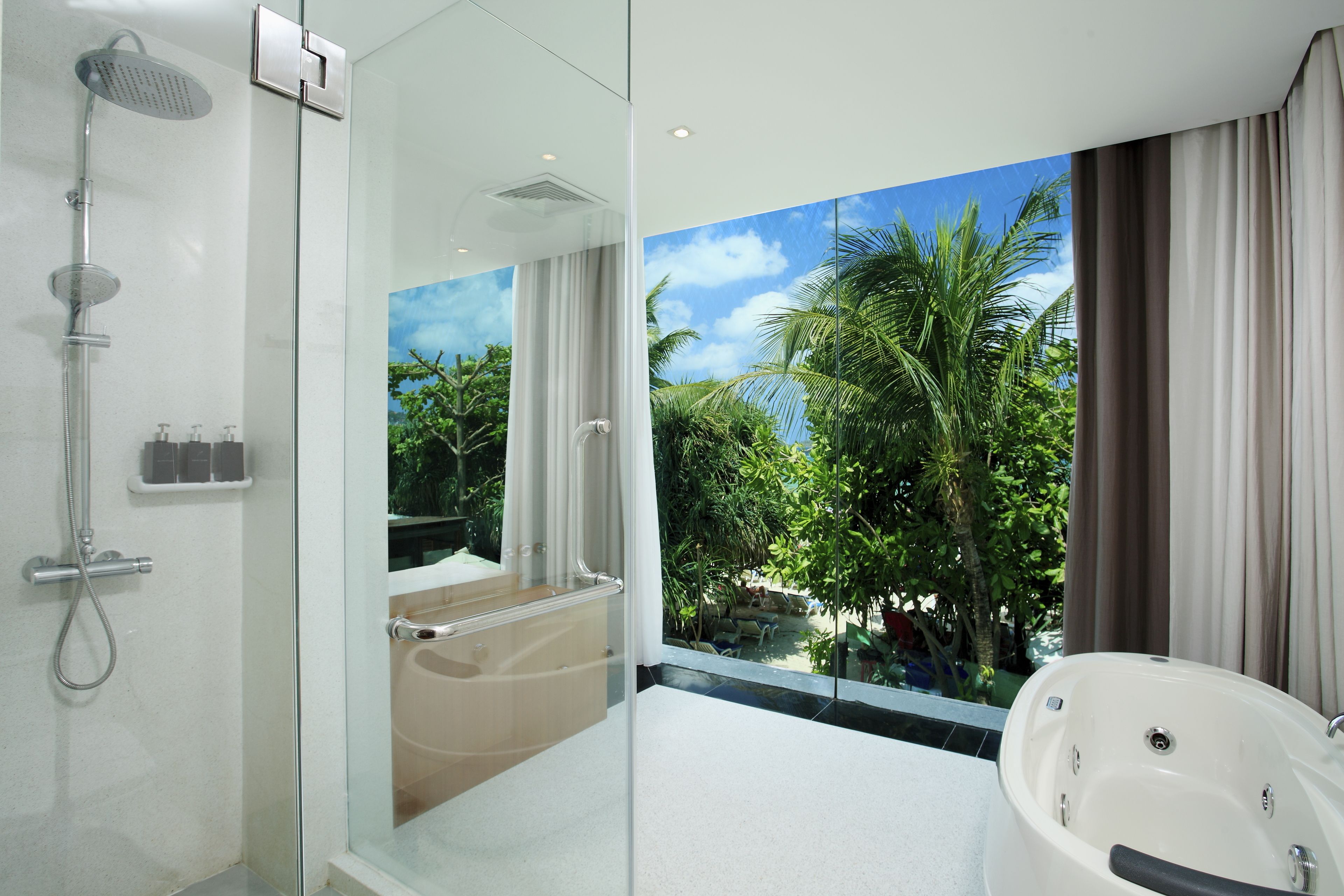 suite, 1 bedroom, sea view (free daily minibar) | bathroom | separate bathtub and shower, deep-soaking bathtub, free toiletries